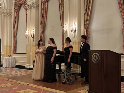 Los jóvenes de Crescendo dan en Nueva York el pistoletazo de salida al quinto viaje del Teatro Real a Estados Unidos