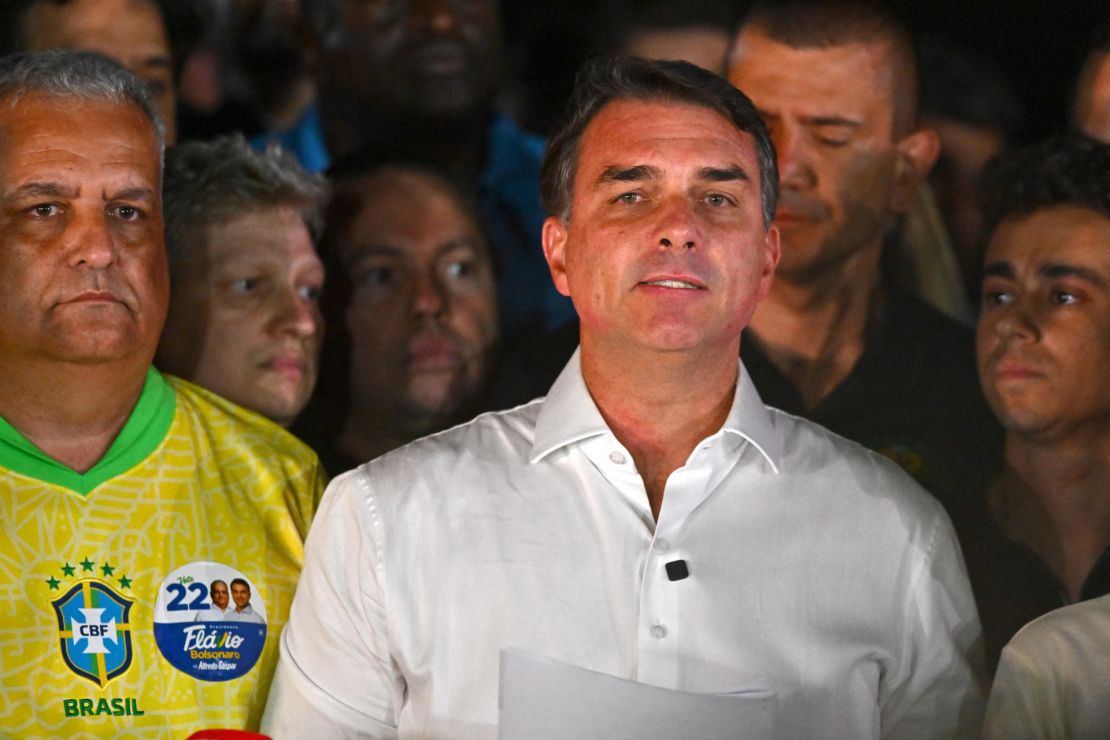 Flávio Bolsonaro llega a EE.UU. tras perder las elecciones presidenciales frente a Lula da Silva, según fuentes