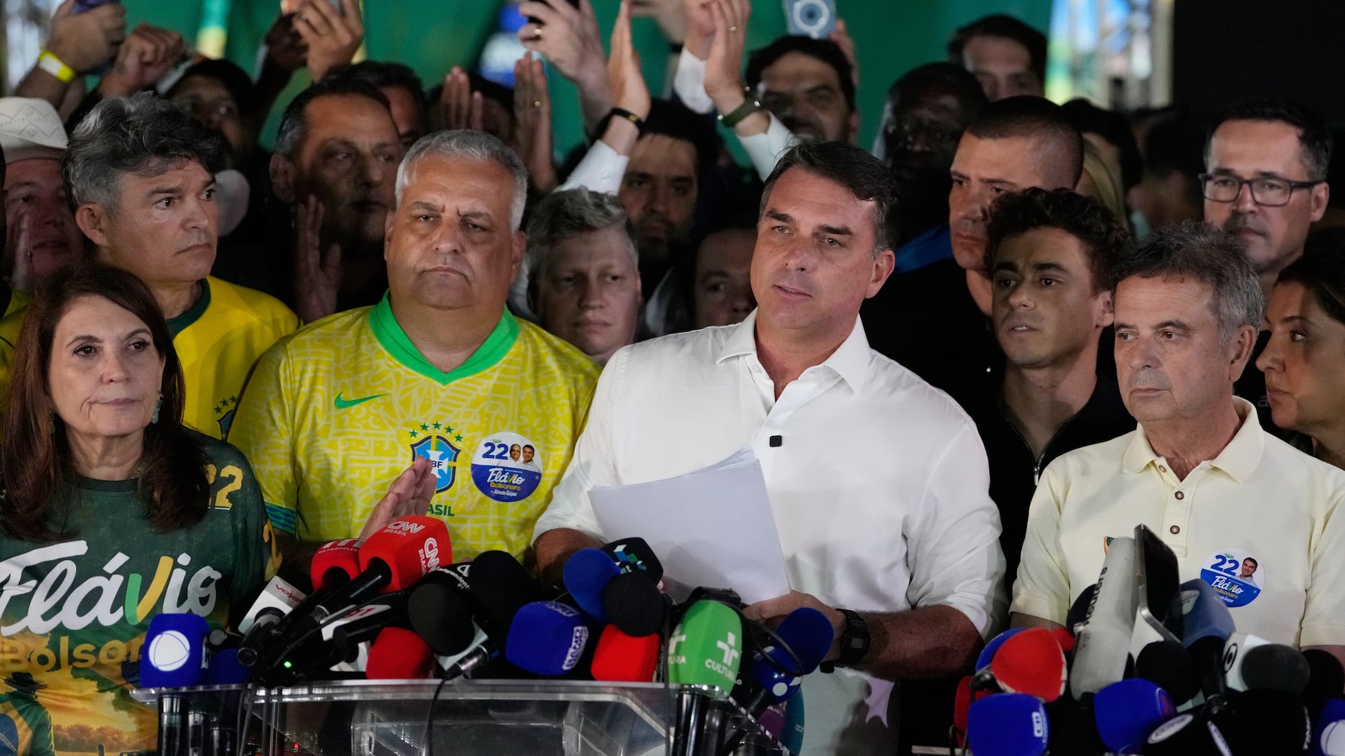 Flávio Bolsonaro huye a Estados Unidos a través de Argentina tras su derrota electoral ante Lula