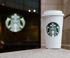 Starbucks cerrará 250 cafeterías en Estados Unidos esta semana por reestructuración