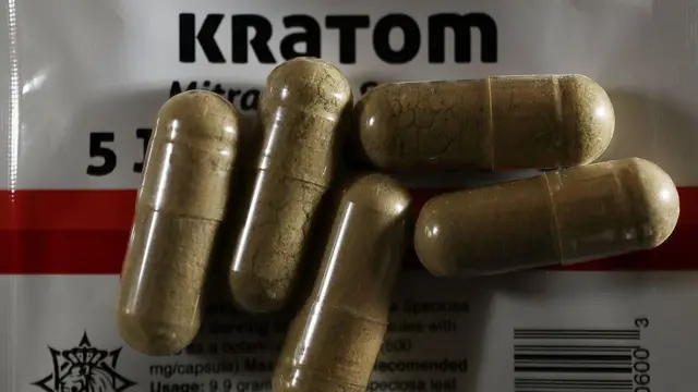 ¿Qué es el kratom, la "heroína de las gasolineras" que causa alarma entre las autoridades en EE.UU.?