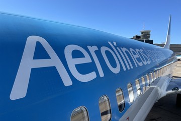 Una jueza de Estados Unidos habilitó a un fondo buitre a pedir embargos de activos argentinos por la expropiación de Aerolíneas Argentinas