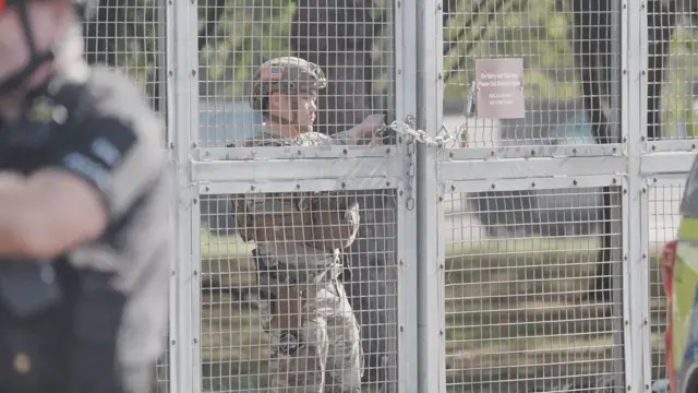 Qué se sabe del operativo antiterrorista cerca de una base militar usada por EE.UU. en Reino Unido