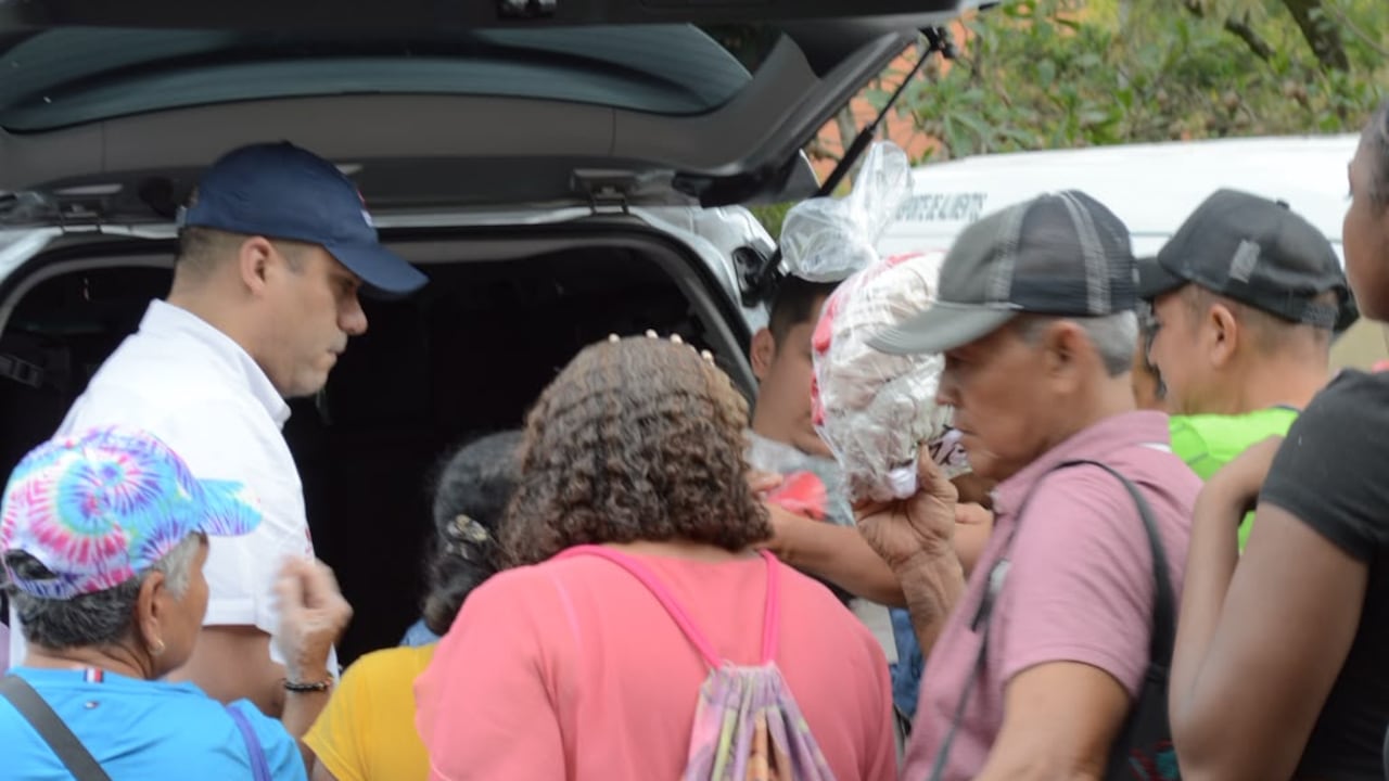 De la política en Estados Unidos a las calles de Cali: Cristhian Mancera, el caleño que regresó para ayudar a los damnificados
