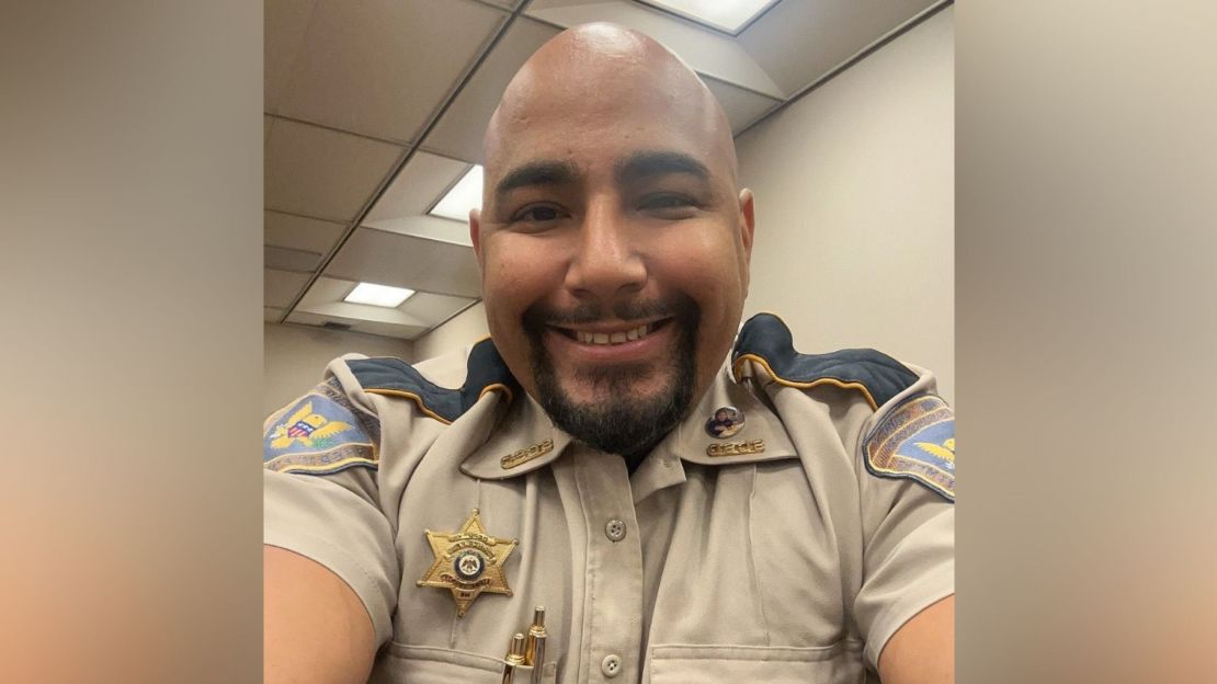 Este “dreamer” perdió su trabajo como policía por su situación migratoria. Ahora tiene un mensaje para Trump