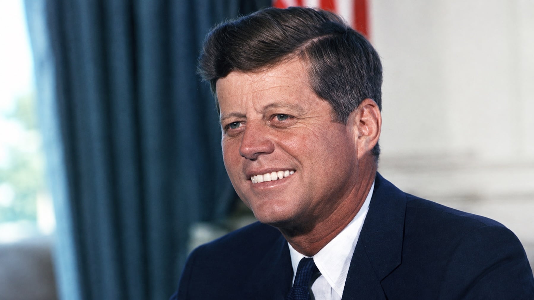 John Fitzgerald Kennedy, presidente de los Estados Unidos: «La ignorancia de un votante en una democracia p...