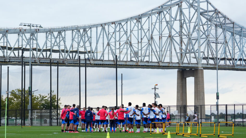 Primer entrenamiento en Filadelfia, Estados Unidos
